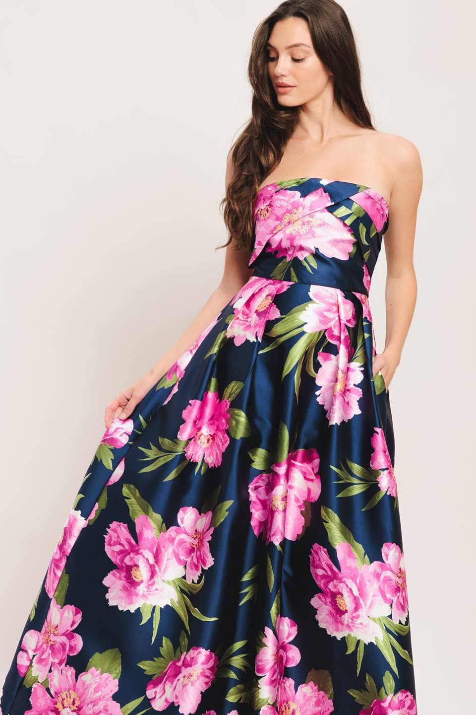 A printed woven maxi dress - ID23210 - Surprise Lily