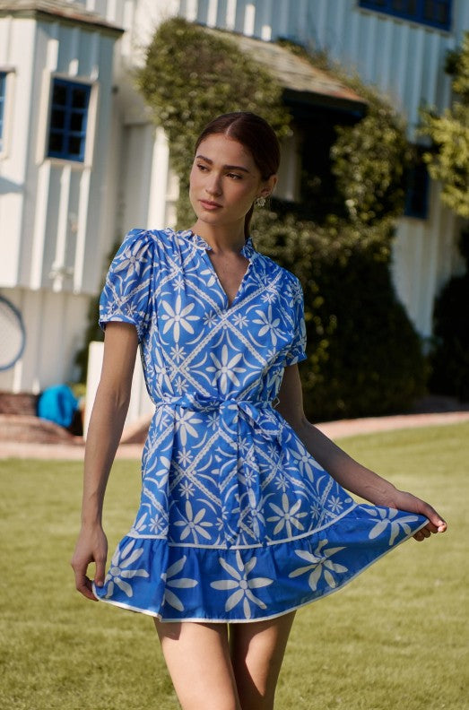 blue and white shift dress Alexie Floral Susi Mini Multi / Small Featuring our iconic emblem YGroup_pandra-maxi-dress Color:M-Dusty Rose Auburn | Powder BLUE
