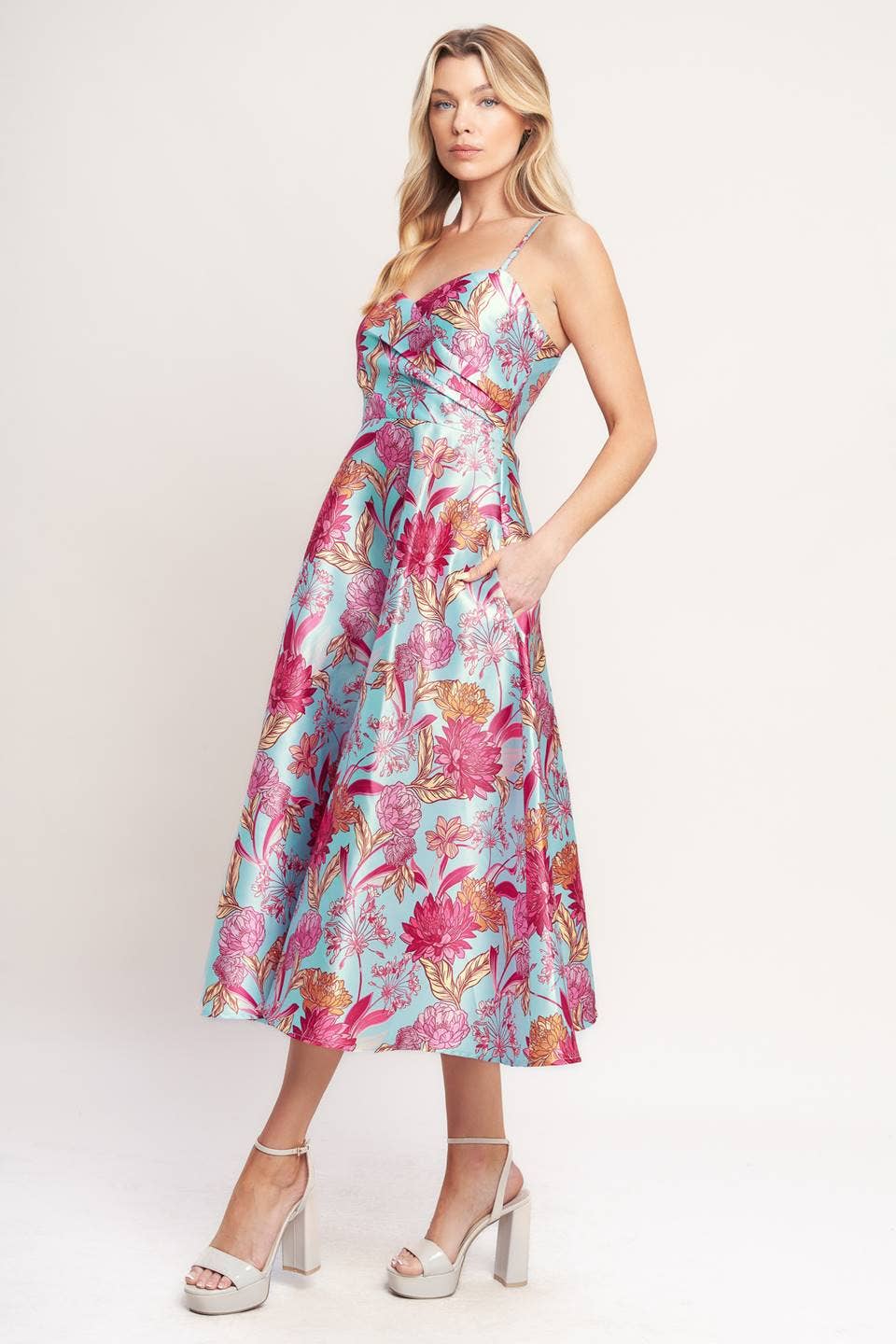A printed woven midi dress - ID22817 - Surprise Lily