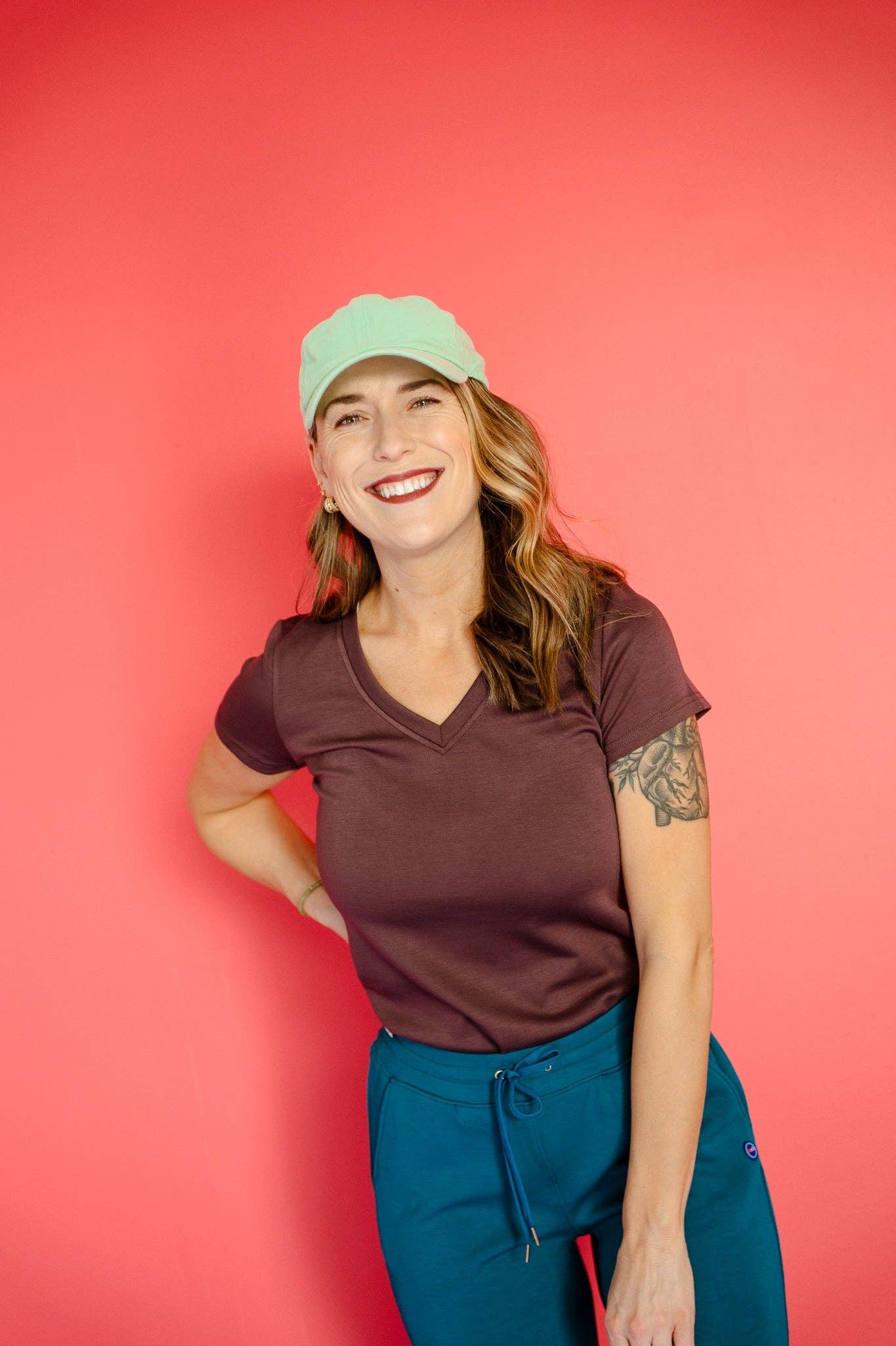 [Ellevate Basics]  The Essential V-Neck Breeze Tee: Rose Brown / Small - Surprise Lily