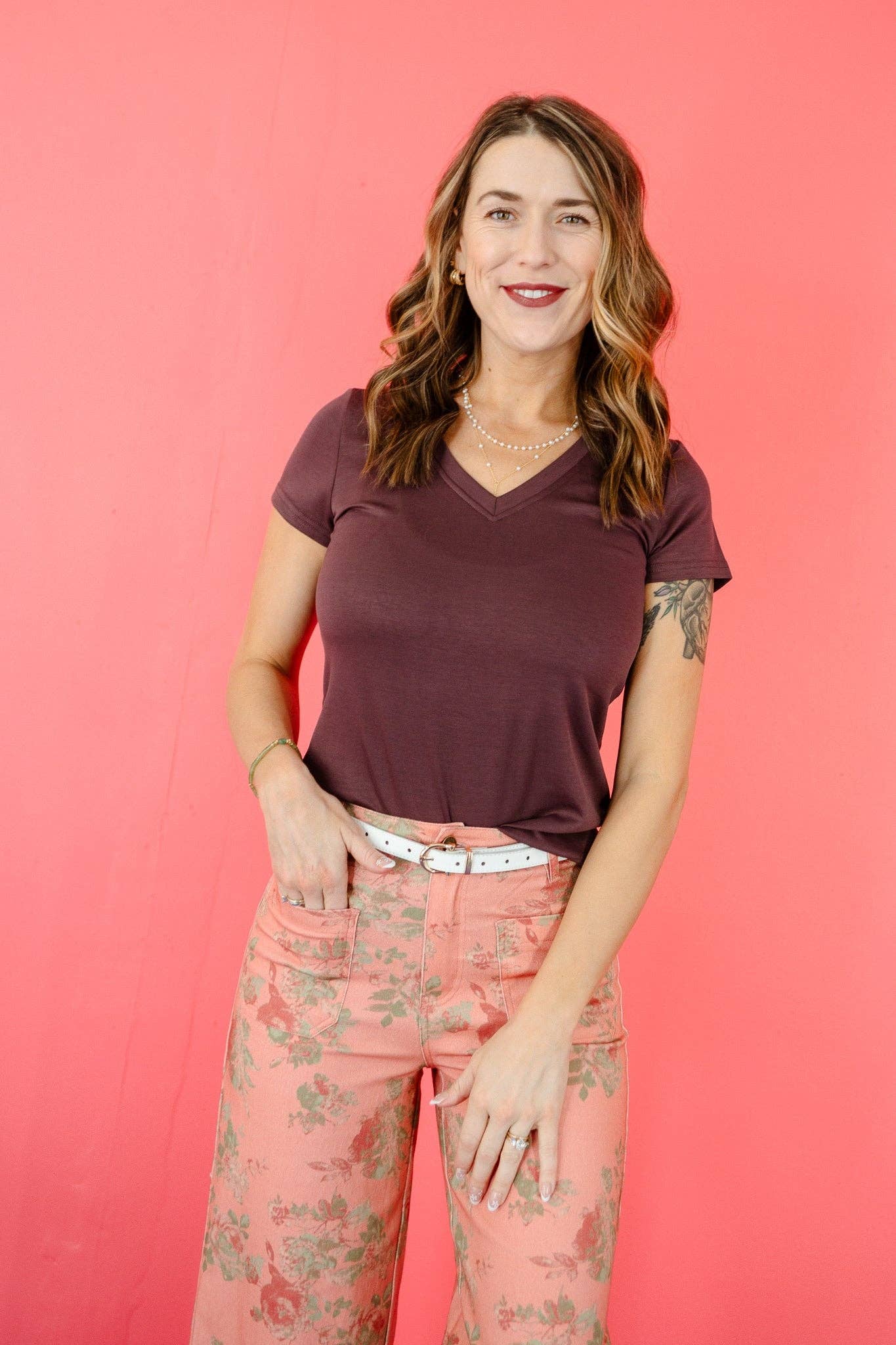 [Ellevate Basics]  The Essential V-Neck Breeze Tee: Rose Brown / Small - Surprise Lily