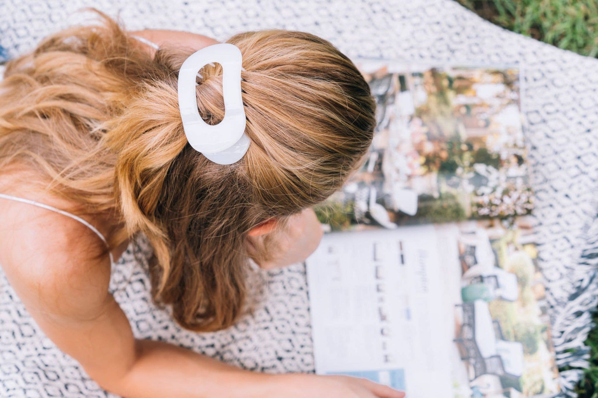 Round Flat Hair Clip | Med. | Coconut White - Hair Accessories - Surprise Lily